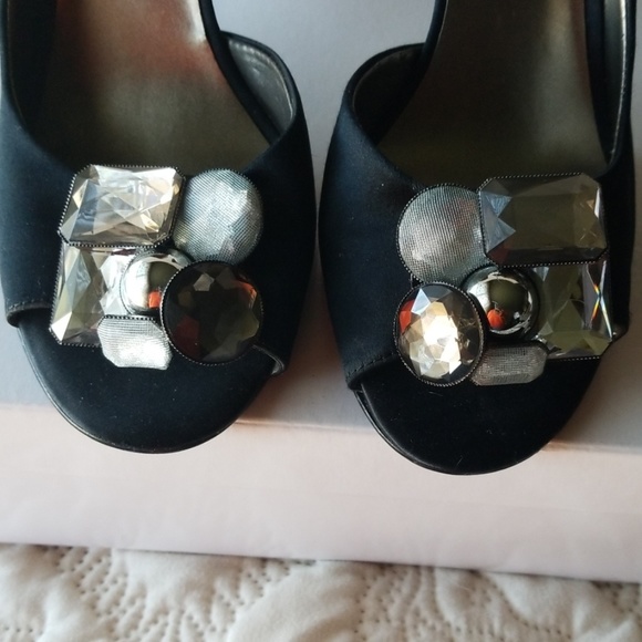 Shoes - Picture 2 of 5